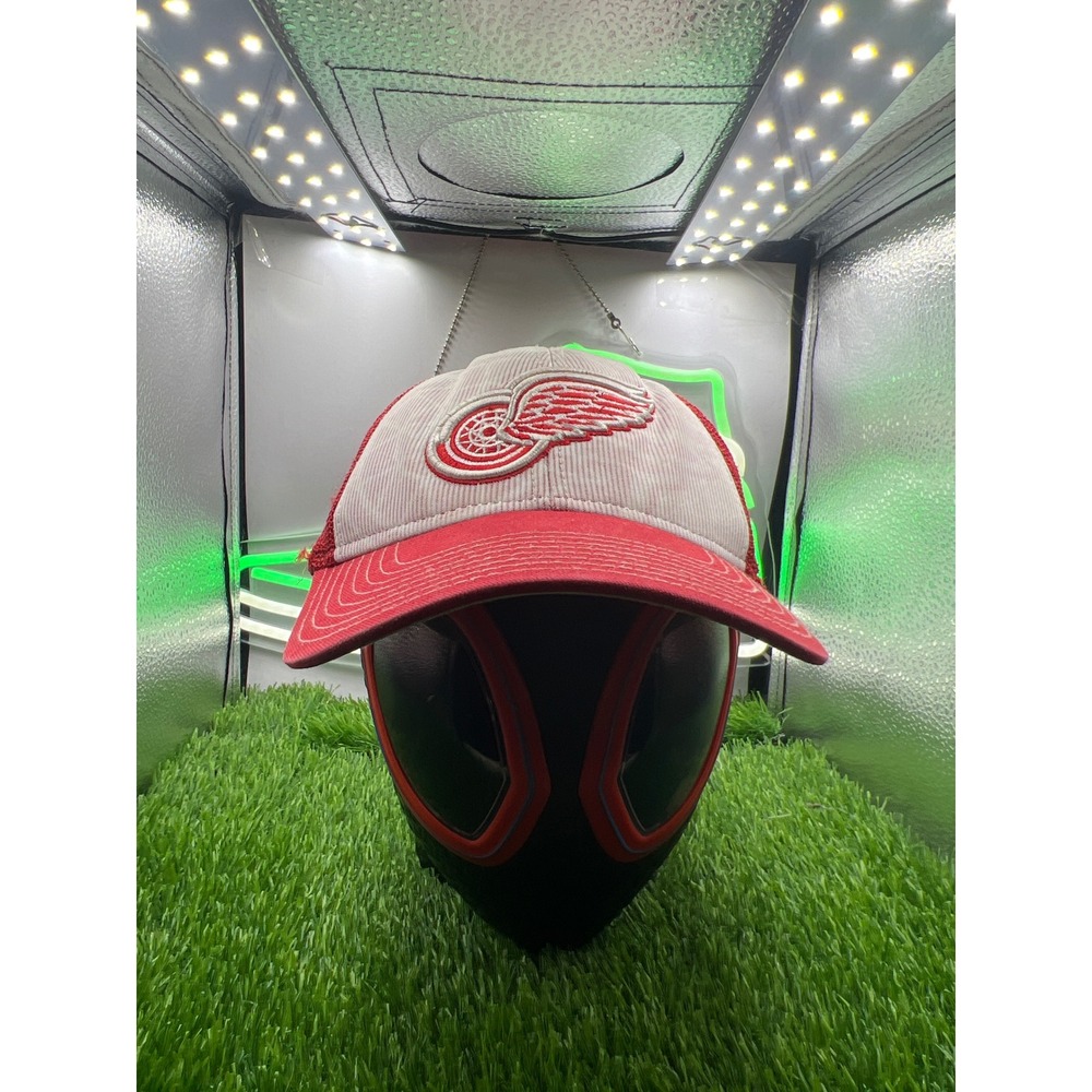 Detroit Red Wings NHL‎ Trucker Hat Red White Corduroy Mesh Snapback Baseball S/M